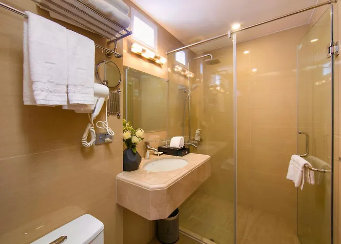 Hanoi Paon Spa & Sky Bar